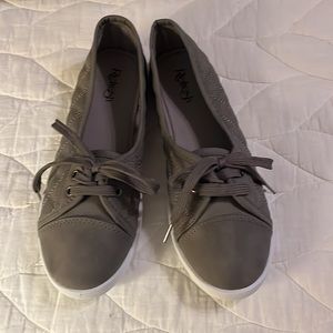 New gray casual wear sneakers